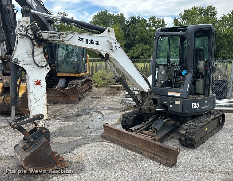 image for item EK0045 2012 Bobcat  E35 mini excavator