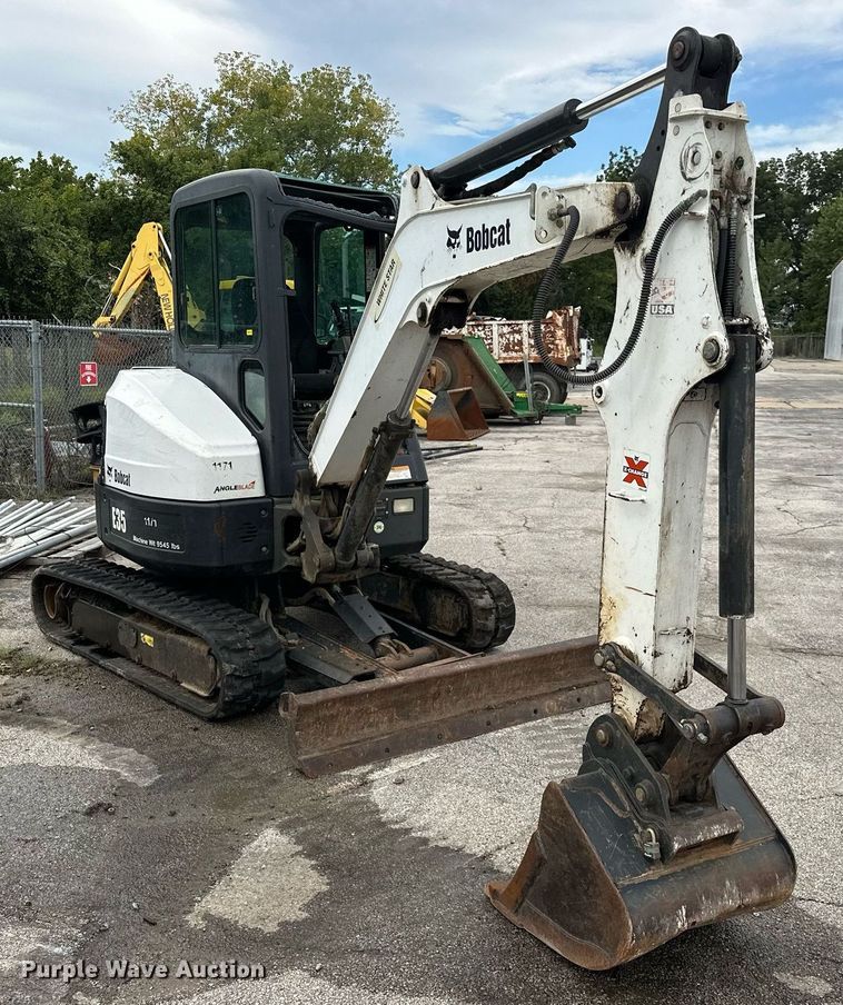 image for item EK0045 2012 Bobcat  E35 mini excavator