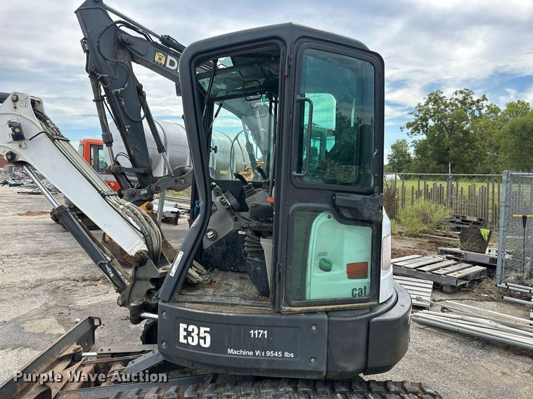 image for item EK0045 2012 Bobcat  E35 mini excavator