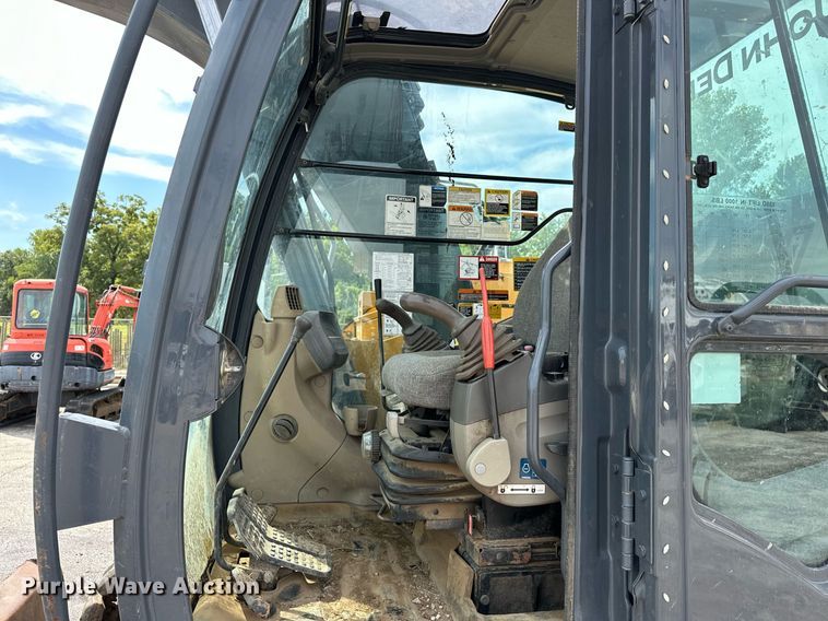 image for item EK0046 2012 John Deere FF135DX excavator