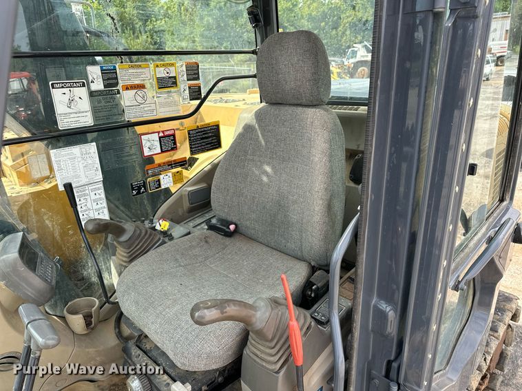 image for item EK0046 2012 John Deere FF135DX excavator