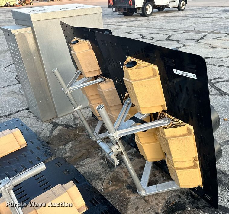 image for item EK0051 (2) traffic lights 