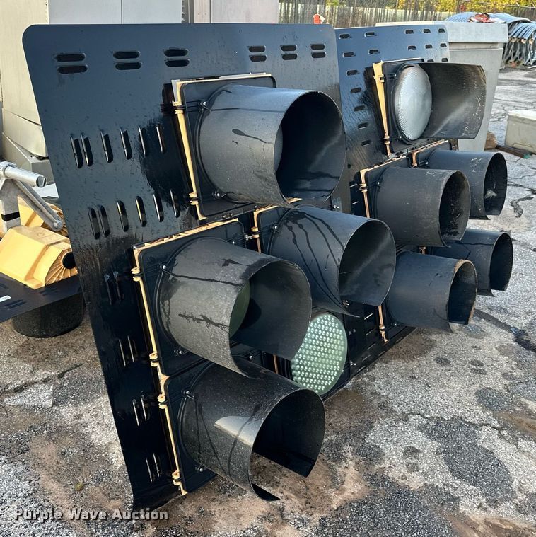 image for item EK0052 (2) traffic lights 