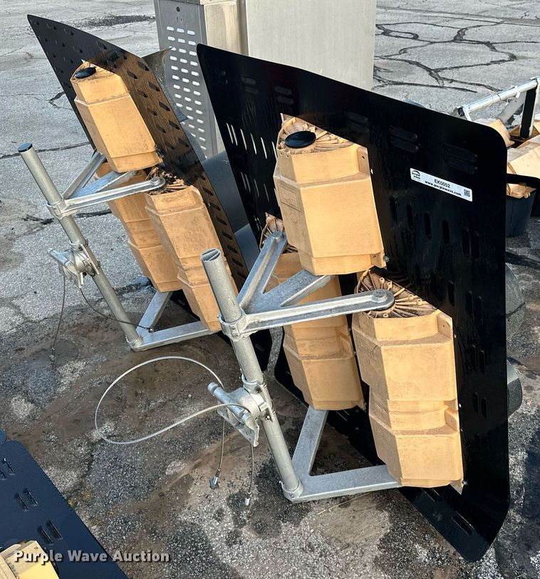 image for item EK0052 (2) traffic lights 