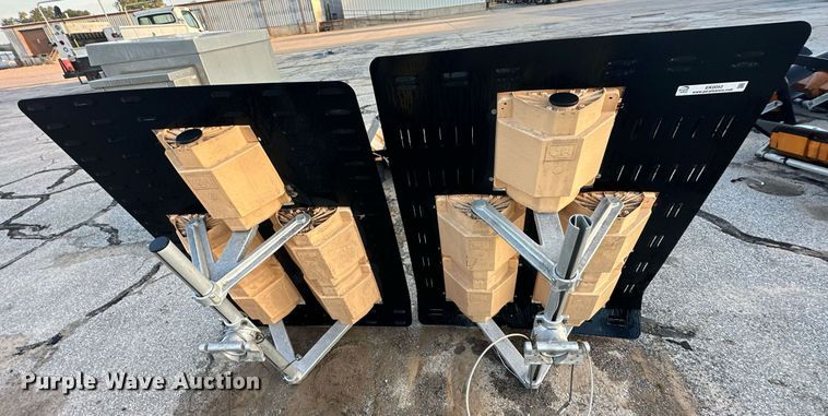 image for item EK0052 (2) traffic lights 