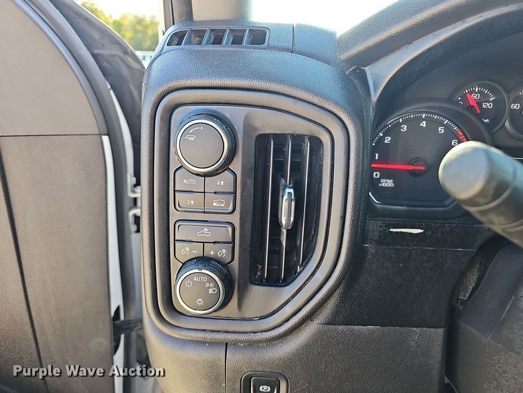 image for item EK0846 2020 Chevrolet  Silverado 1500 Crew Cab pickup truck