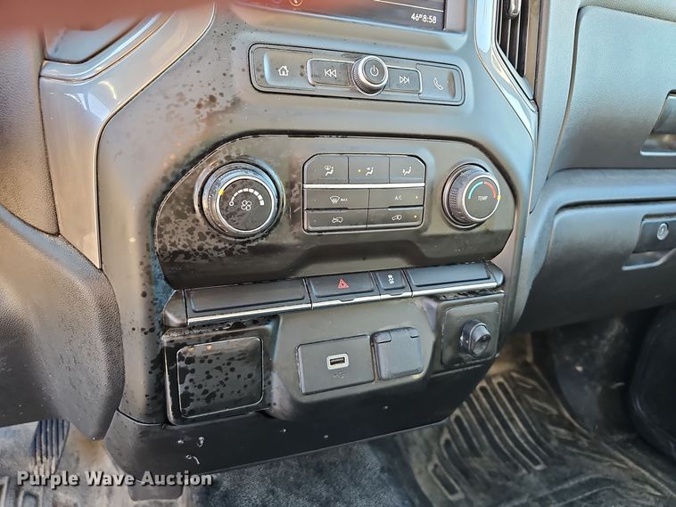 image for item EK0846 2020 Chevrolet  Silverado 1500 Crew Cab pickup truck