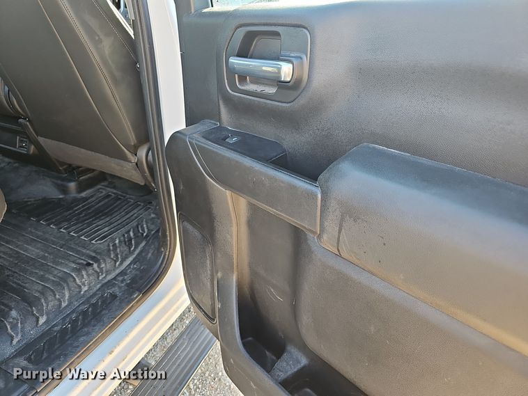 image for item EK0846 2020 Chevrolet  Silverado 1500 Crew Cab pickup truck