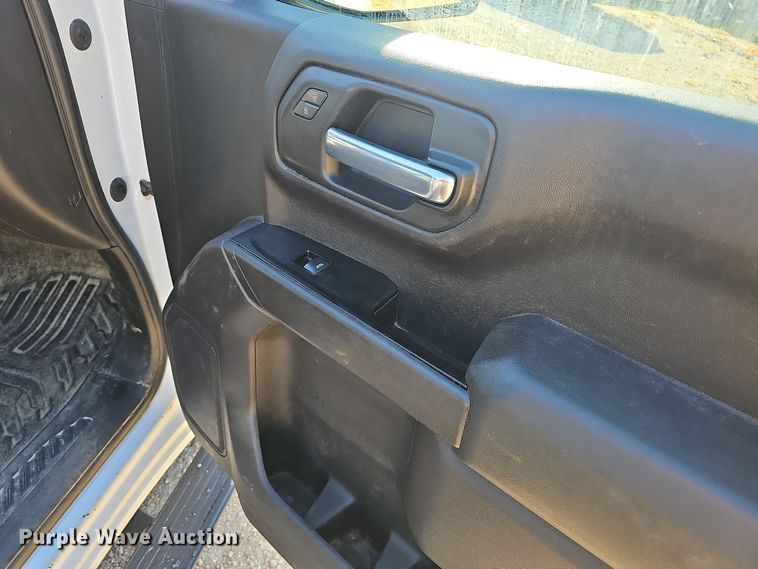 image for item EK0846 2020 Chevrolet  Silverado 1500 Crew Cab pickup truck