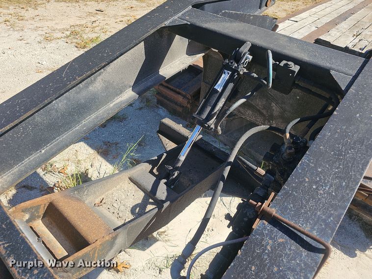 image for item EK0850 2002 CMI Load King 553 SS lowboy equipment trailer