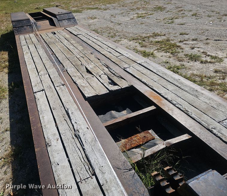 image for item EK0850 2002 CMI Load King 553 SS lowboy equipment trailer