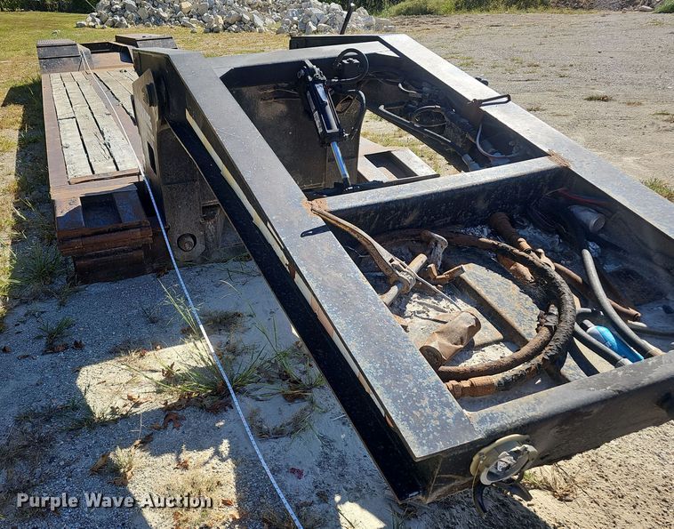 image for item EK0850 2002 CMI Load King 553 SS lowboy equipment trailer