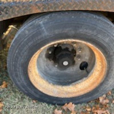 image for item EK0850 2002 CMI Load King 553 SS lowboy equipment trailer