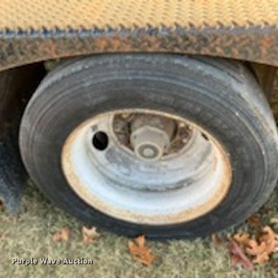 image for item EK0850 2002 CMI Load King 553 SS lowboy equipment trailer