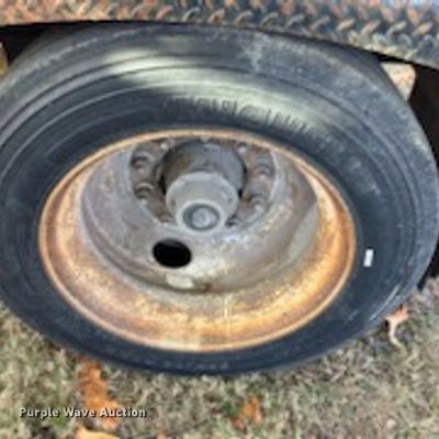 image for item EK0850 2002 CMI Load King 553 SS lowboy equipment trailer