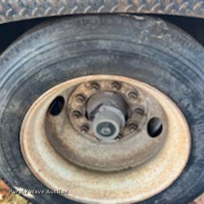 image for item EK0850 2002 CMI Load King 553 SS lowboy equipment trailer