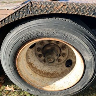 image for item EK0850 2002 CMI Load King 553 SS lowboy equipment trailer