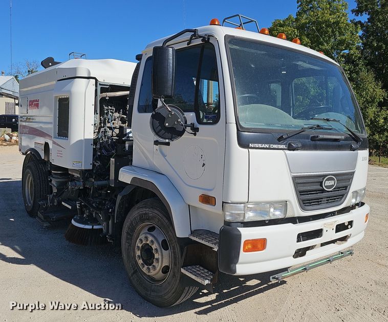 image for item EK0868 2008 UD Elgin 3300 street sweeper truck