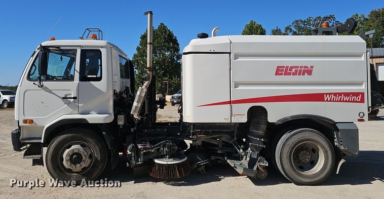 image for item EK0868 2008 UD Elgin 3300 street sweeper truck