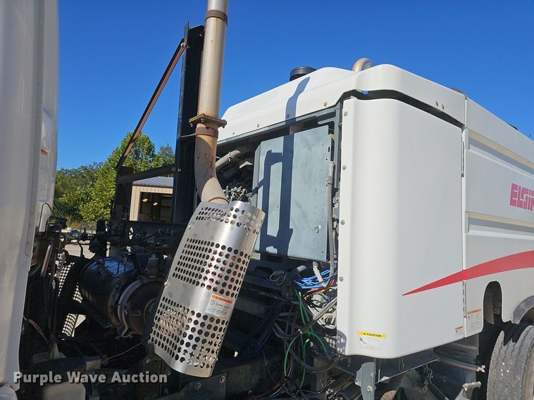 image for item EK0868 2008 UD Elgin 3300 street sweeper truck