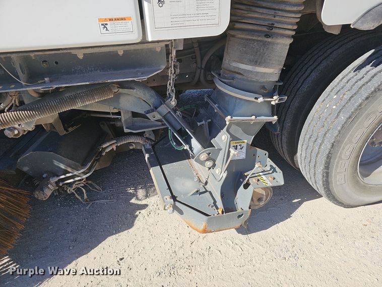 image for item EK0868 2008 UD Elgin 3300 street sweeper truck
