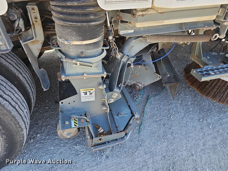 image for item EK0868 2008 UD Elgin 3300 street sweeper truck