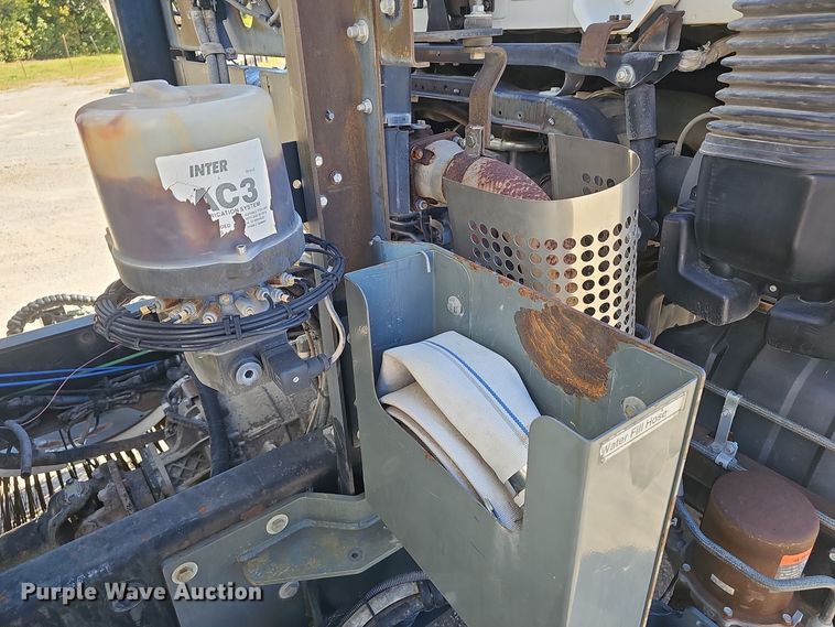 image for item EK0868 2008 UD Elgin 3300 street sweeper truck