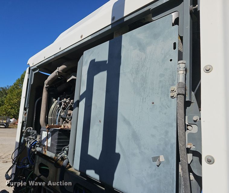 image for item EK0868 2008 UD Elgin 3300 street sweeper truck