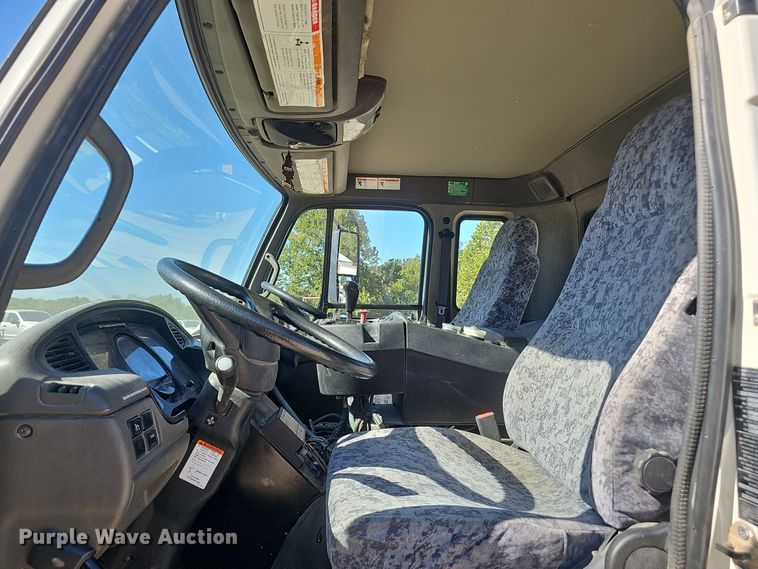 image for item EK0868 2008 UD Elgin 3300 street sweeper truck