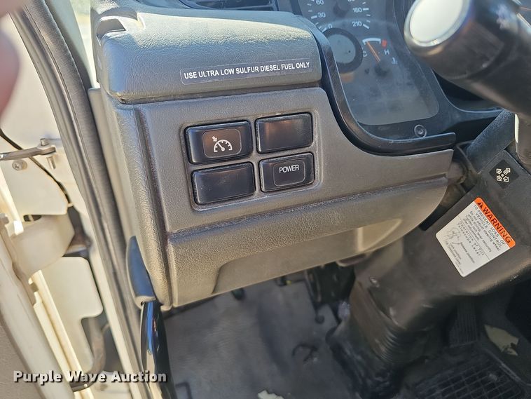 image for item EK0868 2008 UD Elgin 3300 street sweeper truck