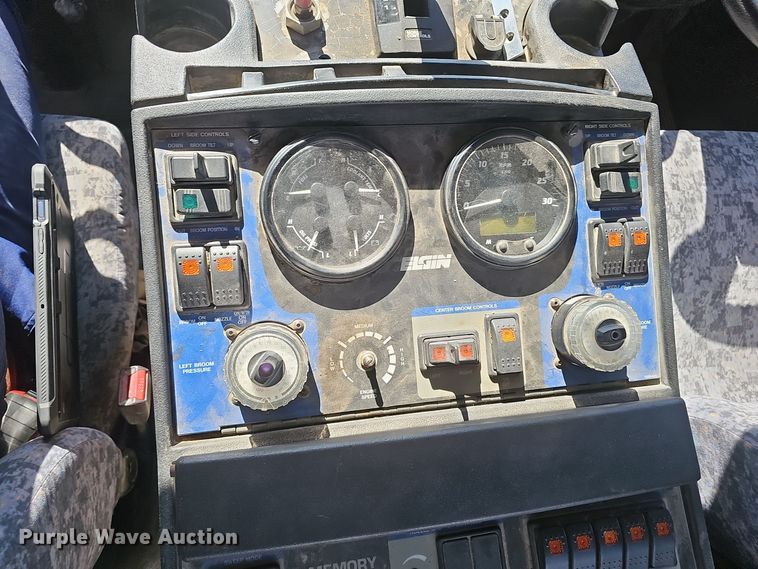 image for item EK0868 2008 UD Elgin 3300 street sweeper truck