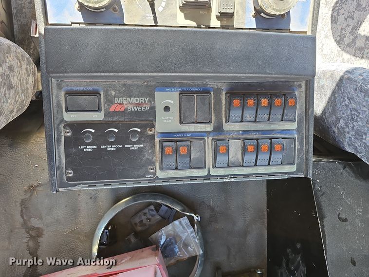 image for item EK0868 2008 UD Elgin 3300 street sweeper truck