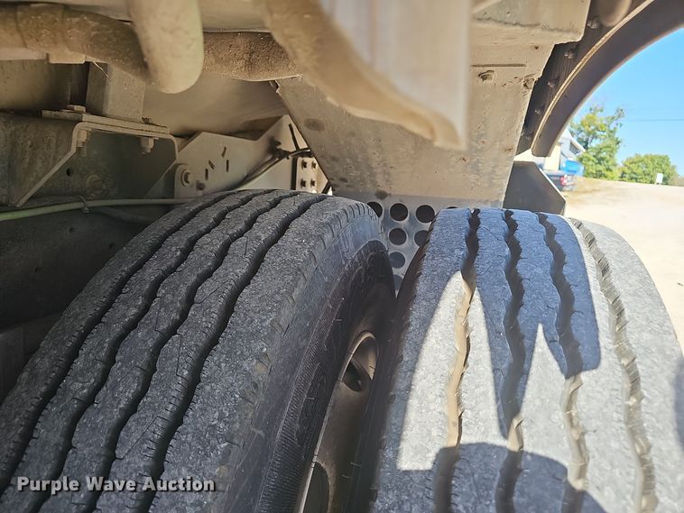 image for item EK0868 2008 UD Elgin 3300 street sweeper truck