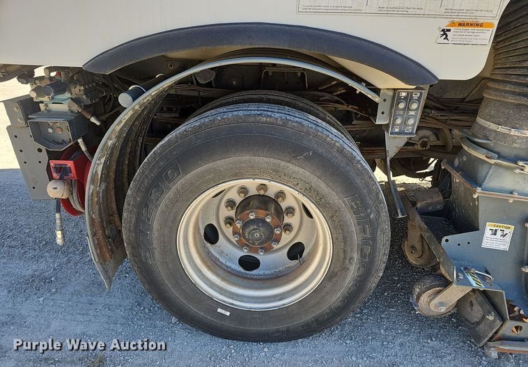 image for item EK0868 2008 UD Elgin 3300 street sweeper truck