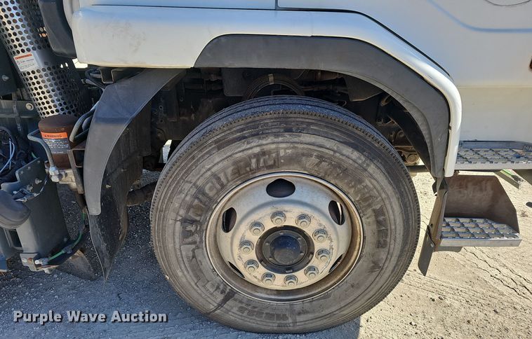 image for item EK0868 2008 UD Elgin 3300 street sweeper truck