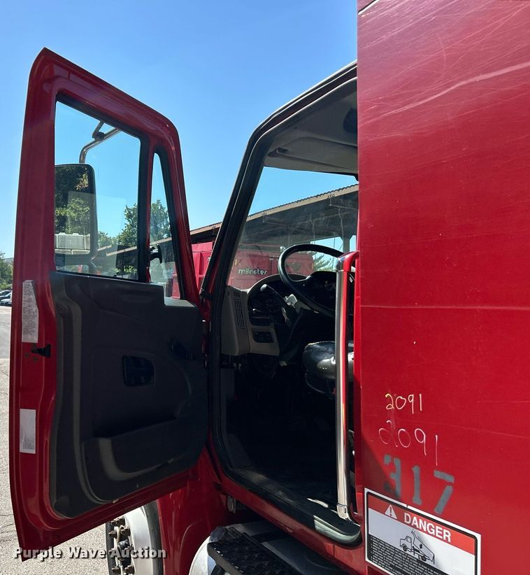 image for item EK3437 2012 International  DuraStar 4300 chipper truck