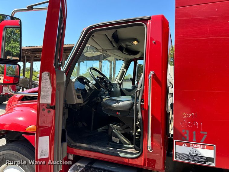 image for item EK3437 2012 International  DuraStar 4300 chipper truck