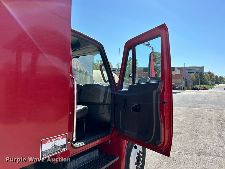 image for item EK3437 2012 International  DuraStar 4300 chipper truck