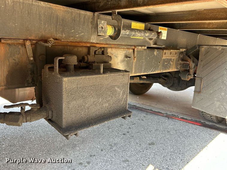 image for item EK3437 2012 International  DuraStar 4300 chipper truck