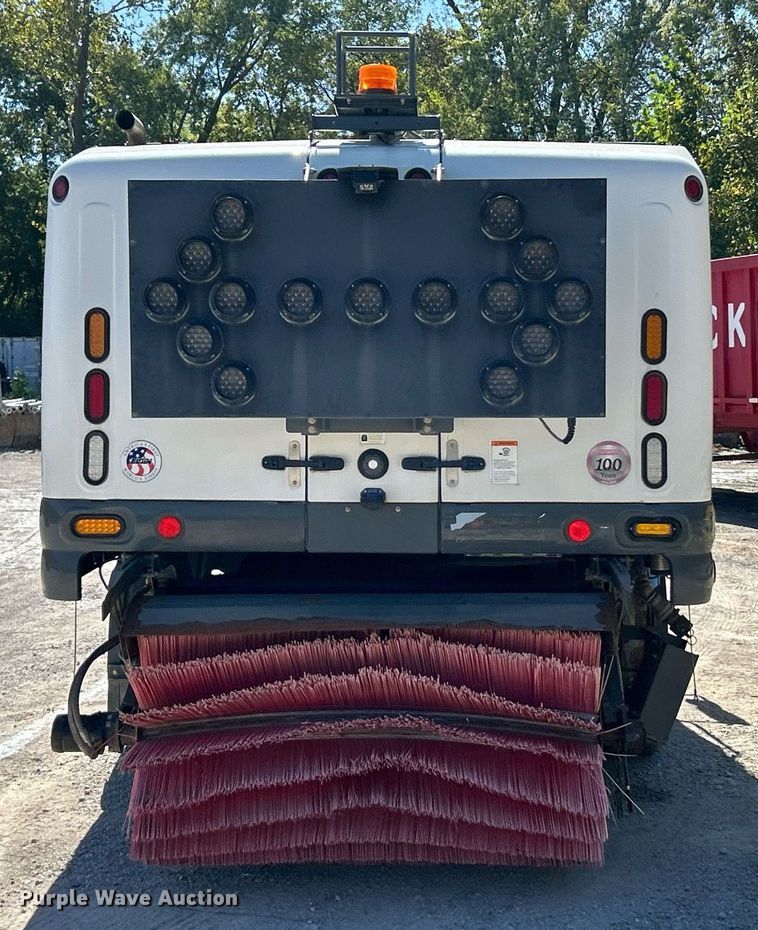 image for item EK3452 2015 Freightliner Business Class M2 street sweeper