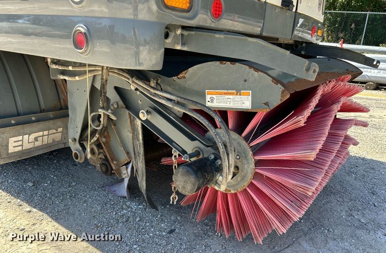 image for item EK3452 2015 Freightliner Business Class M2 street sweeper