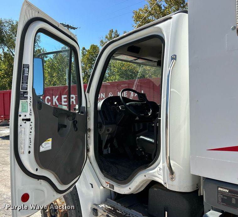 image for item EK3452 2015 Freightliner Business Class M2 street sweeper