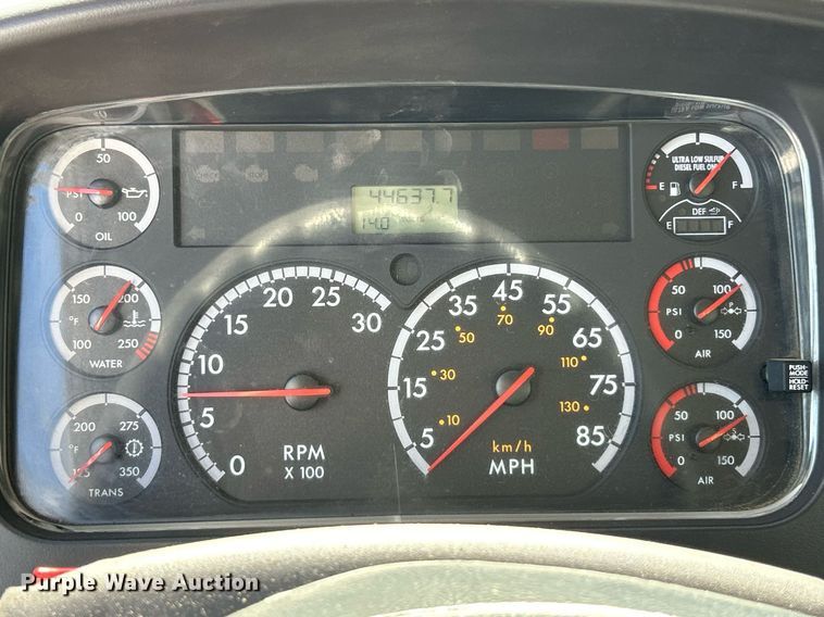 image for item EK3452 2015 Freightliner Business Class M2 street sweeper