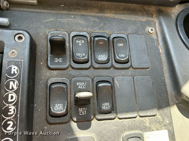 image for item EK3452 2015 Freightliner Business Class M2 street sweeper