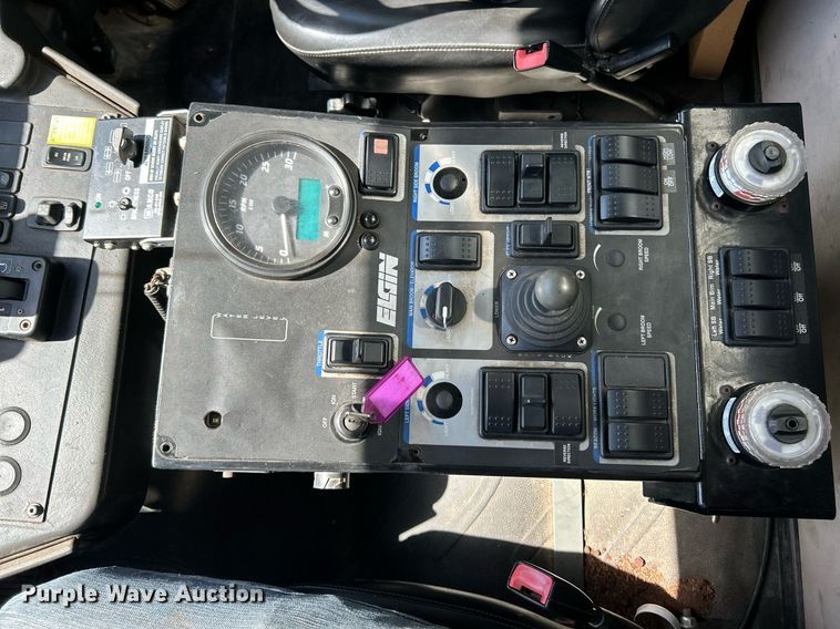 image for item EK3452 2015 Freightliner Business Class M2 street sweeper