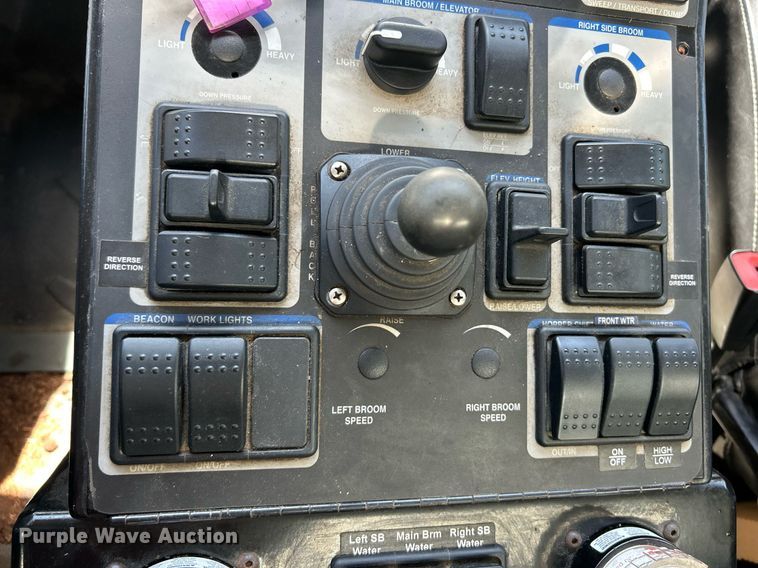 image for item EK3452 2015 Freightliner Business Class M2 street sweeper