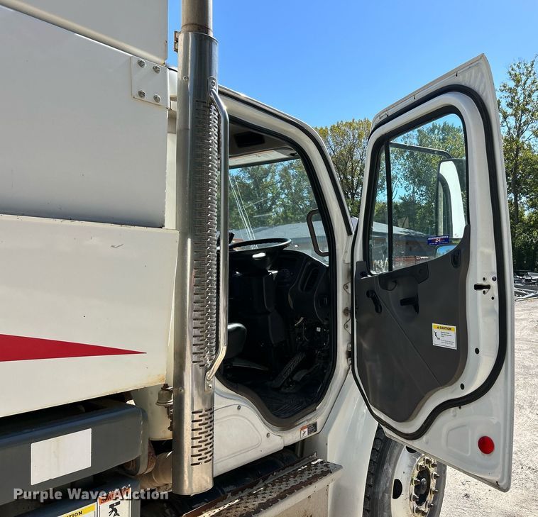 image for item EK3452 2015 Freightliner Business Class M2 street sweeper