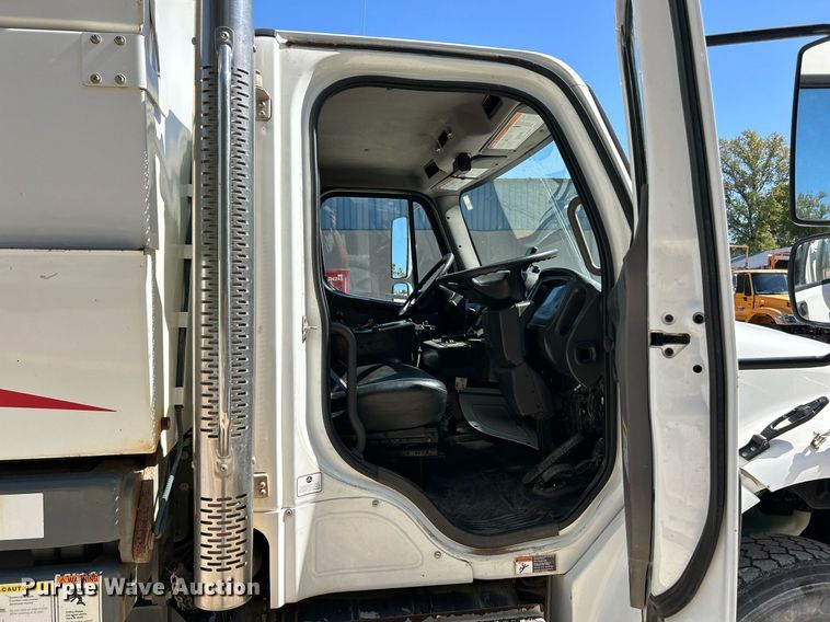 image for item EK3452 2015 Freightliner Business Class M2 street sweeper