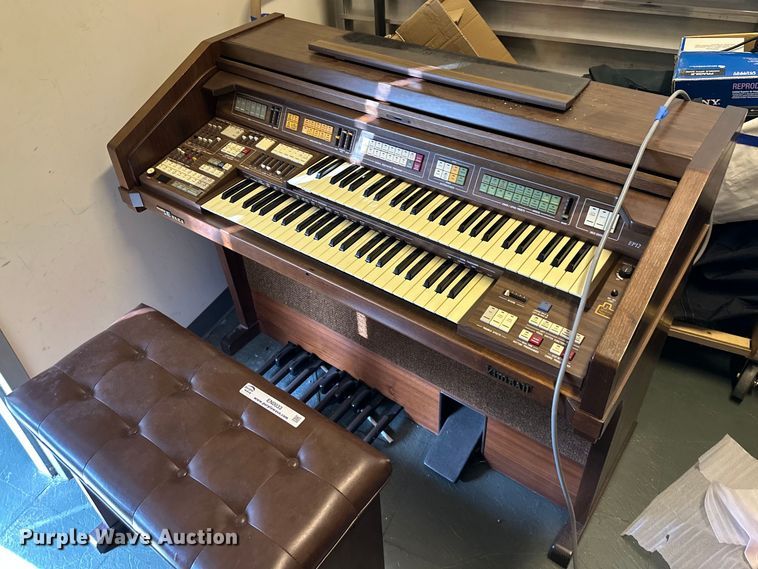 image for item EN0033 Kimball  organ and piano 