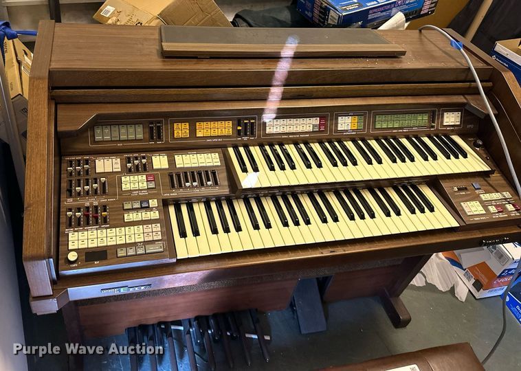 image for item EN0033 Kimball  organ and piano 
